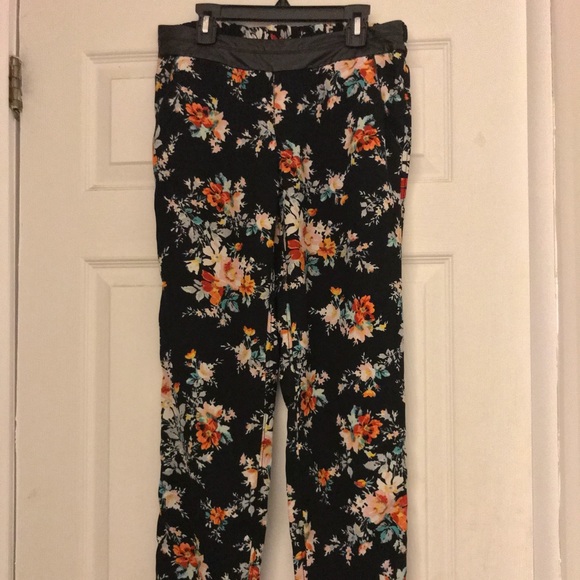 Jessica Simpson Floral Dress Pants. - Picture 2 of 7